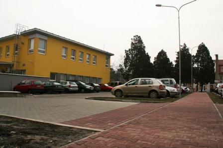 Pošta a parkovisko
